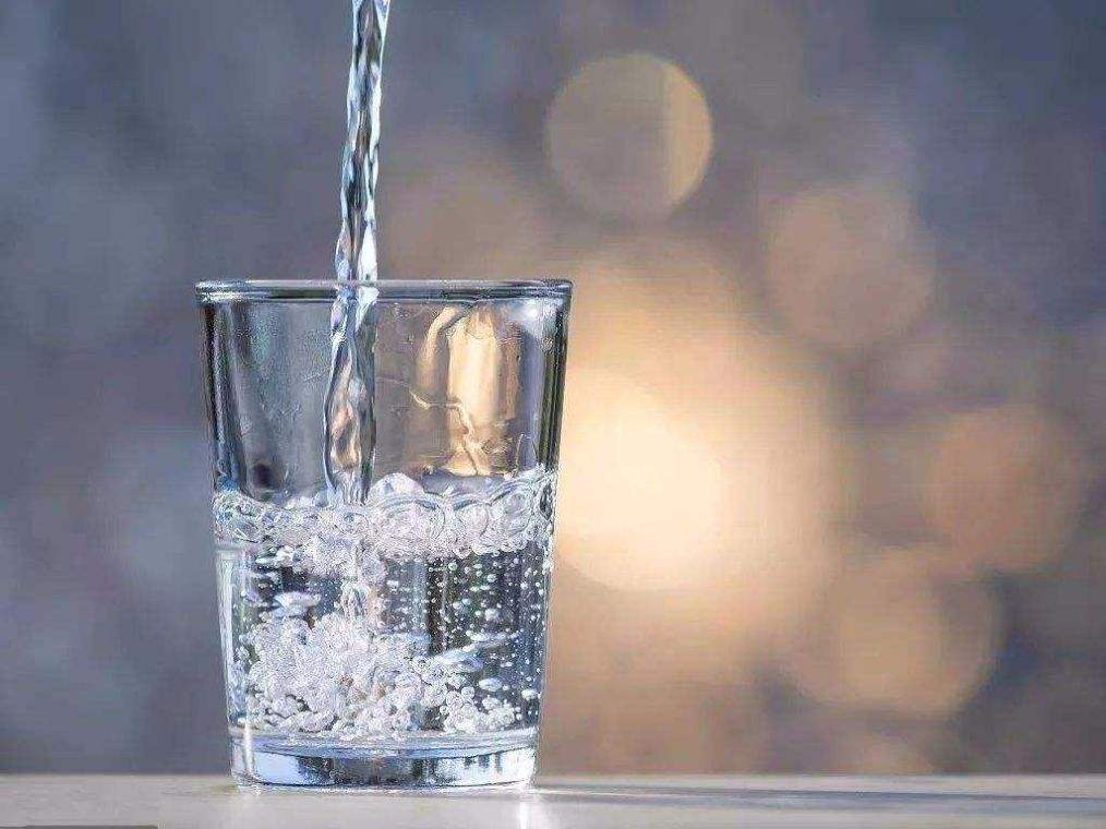 健身中補水你真的喝對了嗎？喝水還是運動飲料？